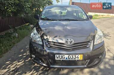 Минивэн Toyota Verso 2010 в 