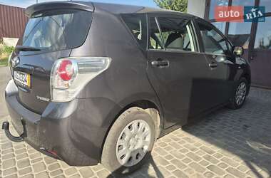 Минивэн Toyota Verso 2010 в 
