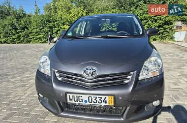 Минивэн Toyota Verso 2010 в 