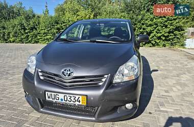 Минивэн Toyota Verso 2010 в 
