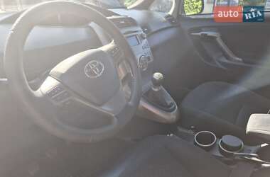 Минивэн Toyota Verso 2010 в 