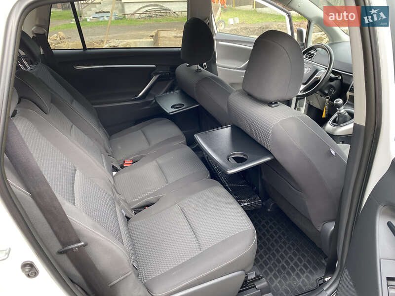 Мінівен Toyota Verso 2015 в Житомирі