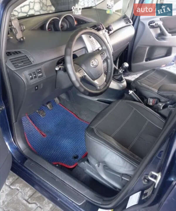 Мінівен Toyota Verso 2009 в Волочиську