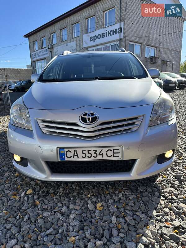 Минивэн Toyota Verso 2012 в Смеле