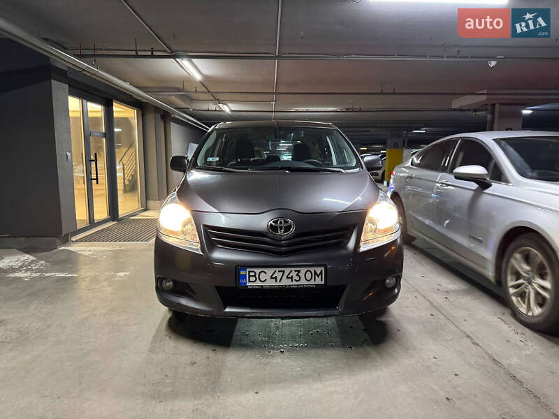 Минивэн Toyota Verso 2010 в Львове