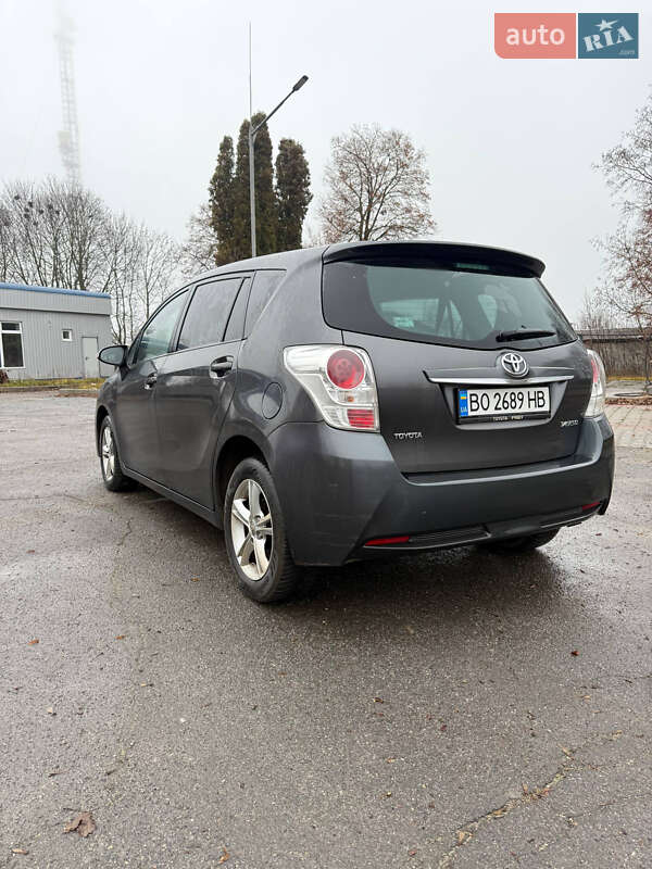 Минивэн Toyota Verso 2015 в Волочиске