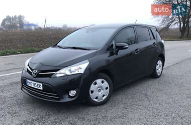 Мінівен Toyota Verso 2016 в Ромнах