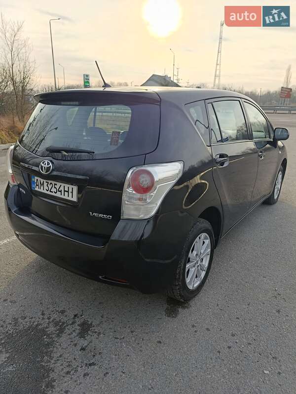 Мінівен Toyota Verso 2011 в Звягелі