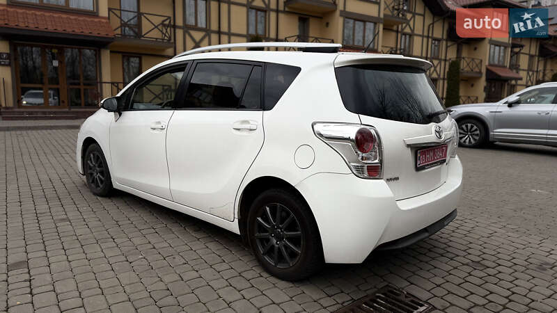 Мінівен Toyota Verso 2014 в Луцьку
