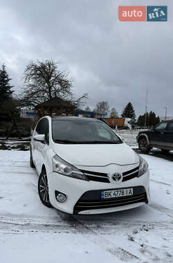 Минивэн Toyota Verso 2013 в Березному