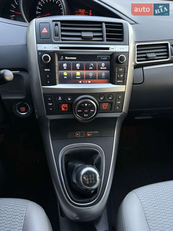 Минивэн Toyota Verso 2014 в Луцке фото 47 Минивэн Toyota Verso 2014 в Луцке