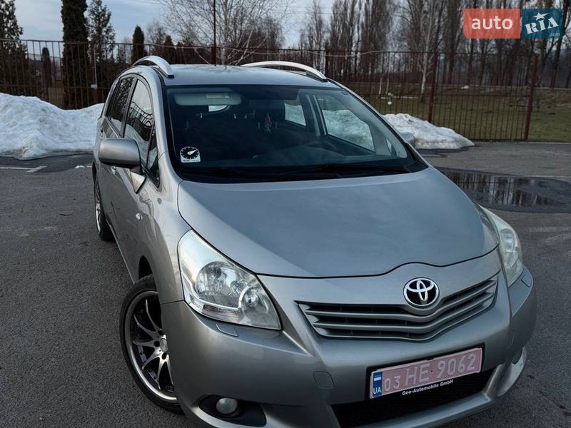 Мінівен Toyota Verso 2010 в Луцьку
