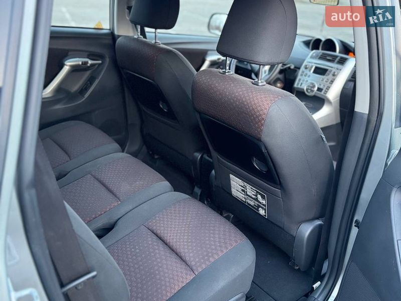 Мінівен Toyota Verso 2010 в Луцьку