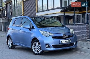 Мінівен Toyota Verso 2011 в Львові