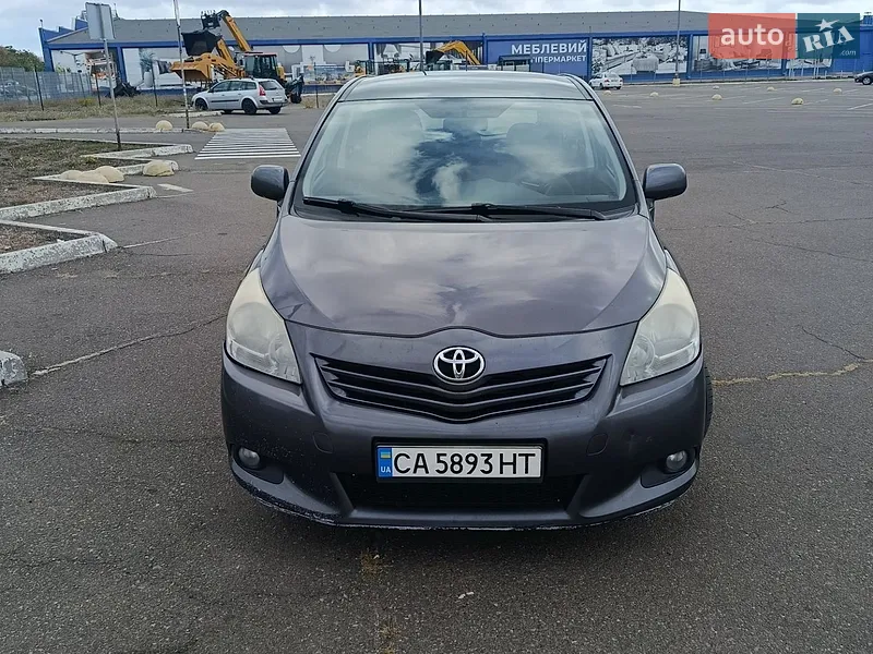 Toyota Verso 2011
