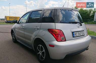 Хэтчбек Toyota XA 2004 в 