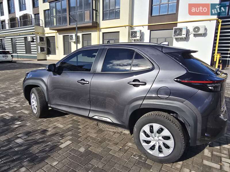 Внедорожник / Кроссовер Toyota Yaris Cross 2023 в Ромнах