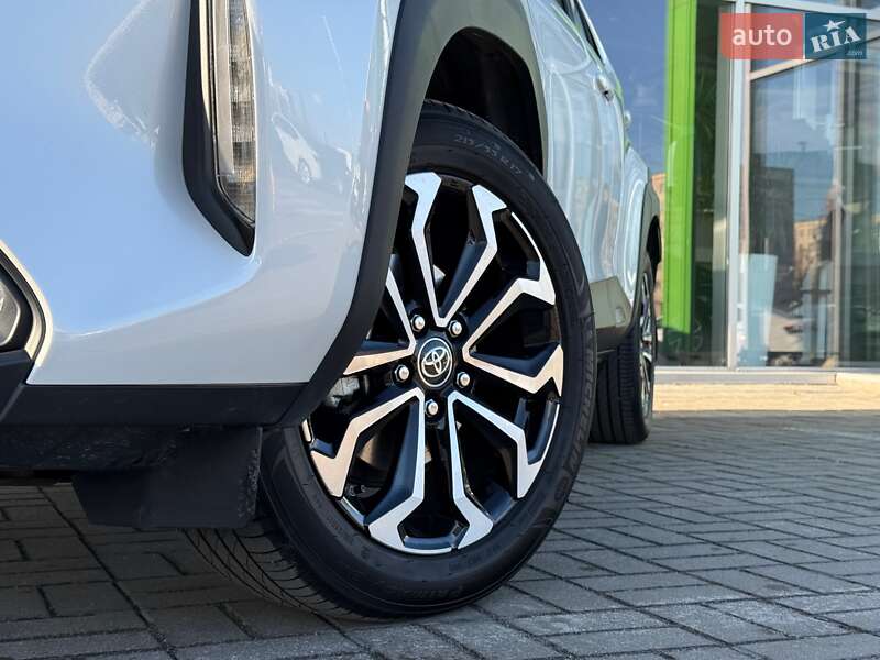 Внедорожник / Кроссовер Toyota Yaris Cross 2023 в Киеве