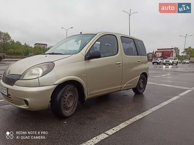 Toyota Yaris Verso 2000