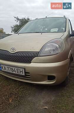 Мінівен Toyota Yaris Verso 2000 в Яготині
