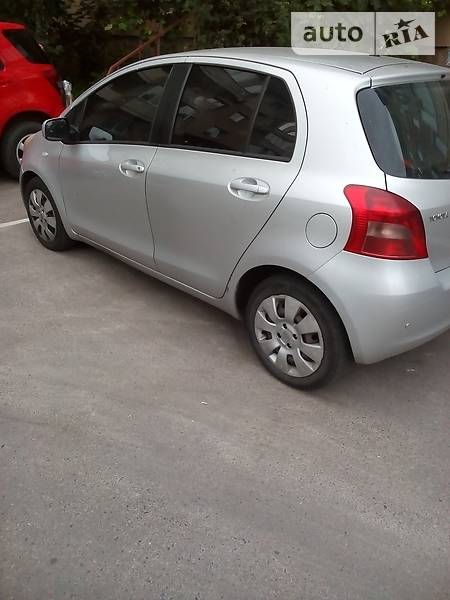 Хэтчбек Toyota Yaris 2006 в Киеве