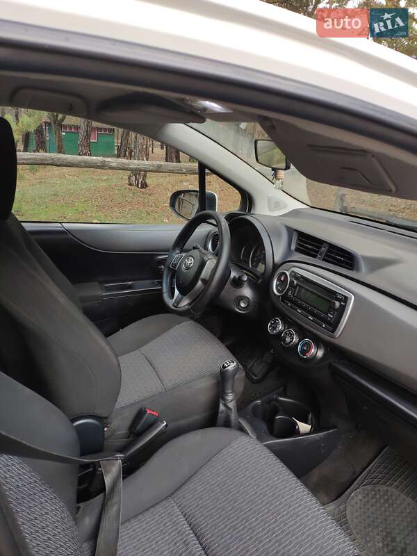 Хэтчбек Toyota Yaris 2012 в Конотопе фото 6 Хэтчбек Toyota Yaris 2012 в Конотопе