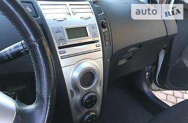 Хетчбек Toyota Yaris 2007 в 
