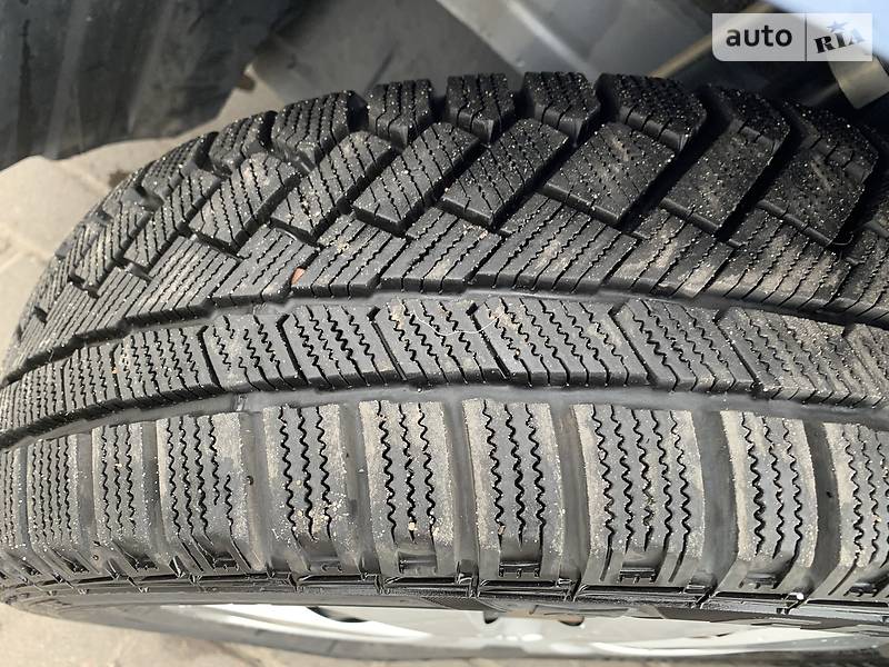 Хетчбек Toyota Yaris 2012 в Києві