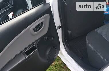 Хетчбек Toyota Yaris 2016 в 