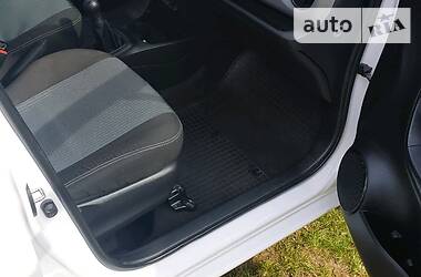 Хетчбек Toyota Yaris 2016 в 