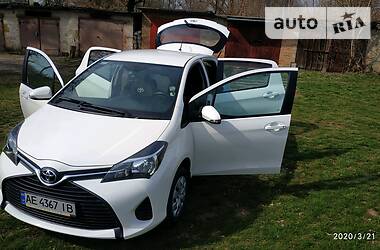 Хетчбек Toyota Yaris 2016 в 