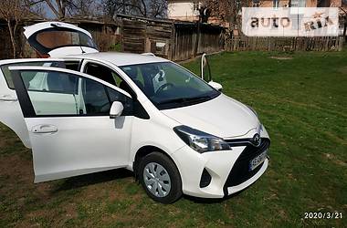 Хетчбек Toyota Yaris 2016 в 