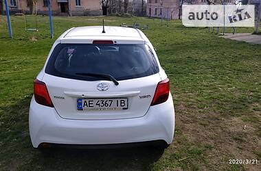 Хетчбек Toyota Yaris 2016 в 