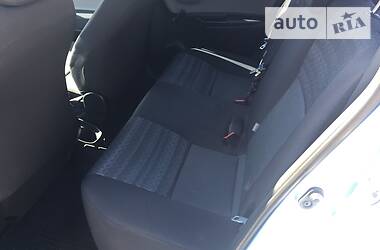 Хетчбек Toyota Yaris 2016 в 