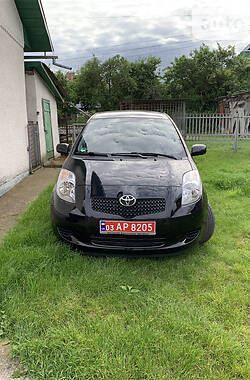 Хэтчбек Toyota Yaris 2006 в Черновцах