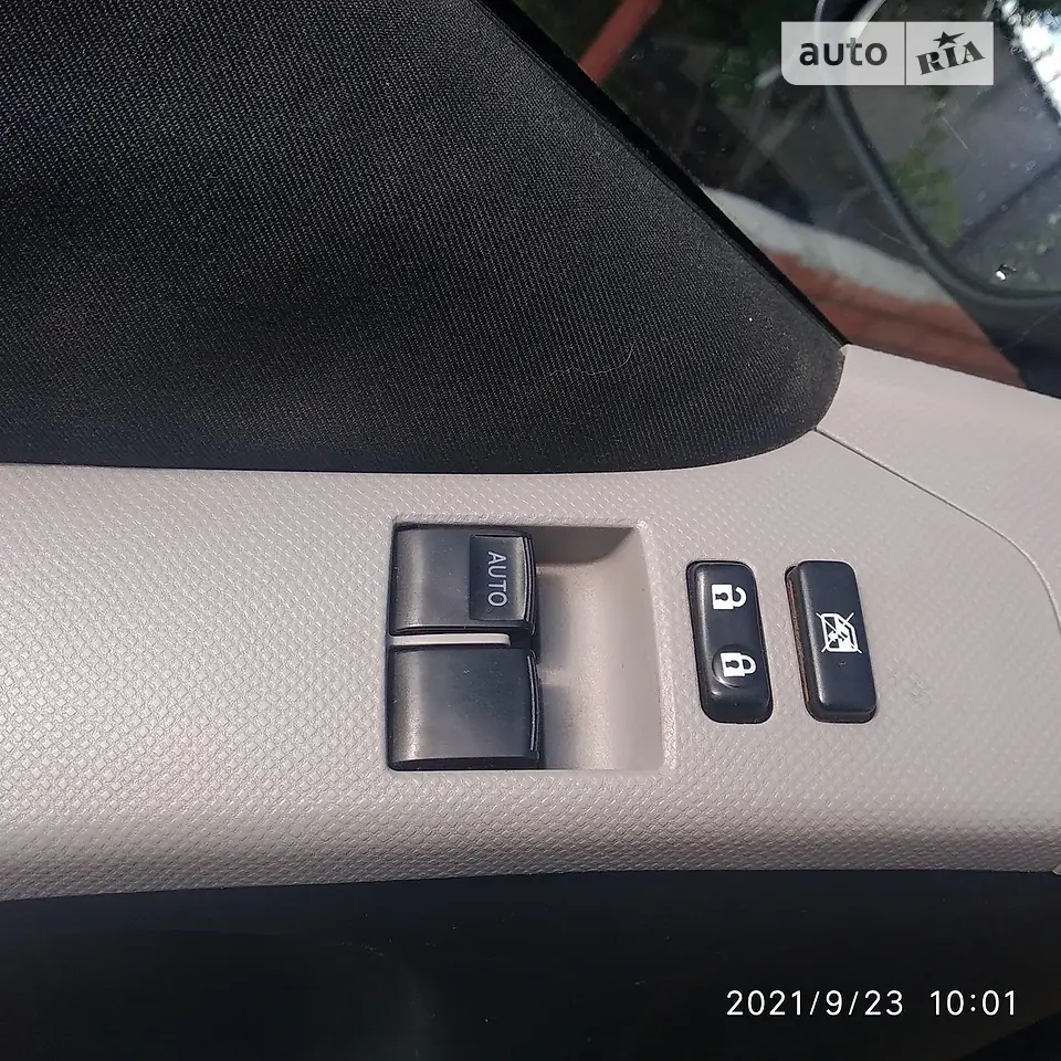 2011 Toyota Yaris - мініатюра 6