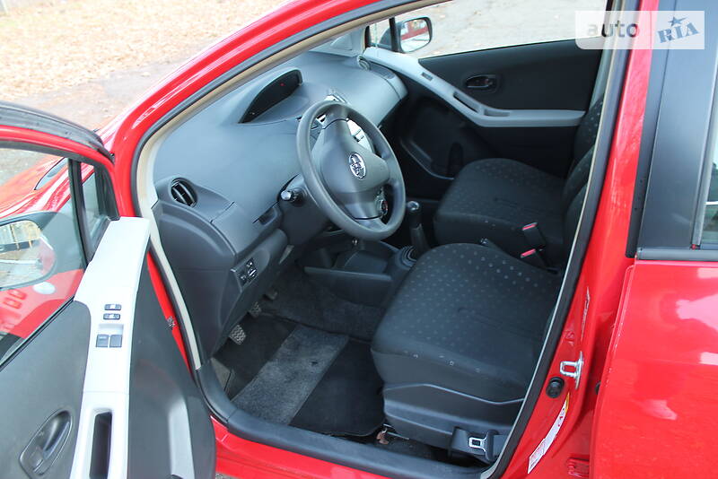 Хэтчбек Toyota Yaris 2008 в Сумах