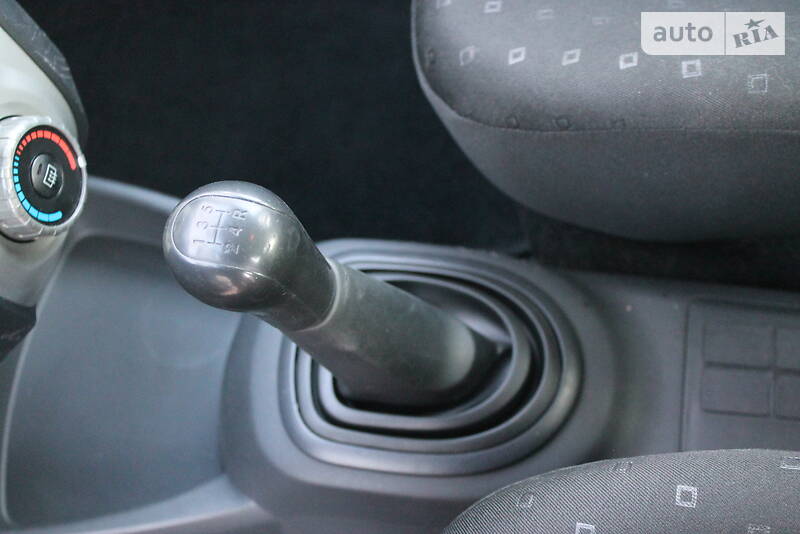 Хэтчбек Toyota Yaris 2008 в Сумах