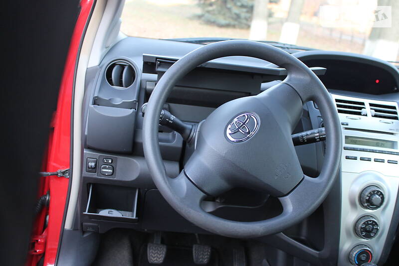 Хэтчбек Toyota Yaris 2008 в Сумах