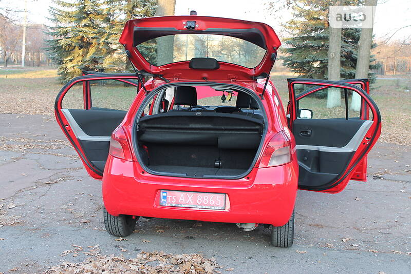 Хэтчбек Toyota Yaris 2008 в Сумах