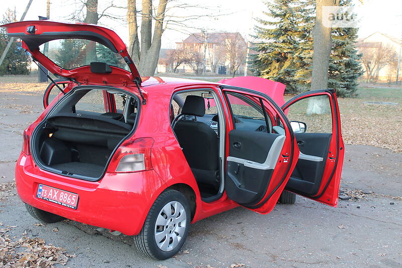 Хэтчбек Toyota Yaris 2008 в Сумах