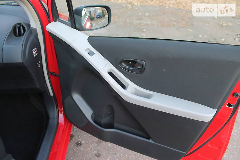 Хэтчбек Toyota Yaris 2008 в Сумах