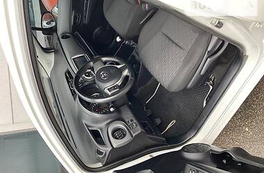 Хетчбек Toyota Yaris 2012 в 