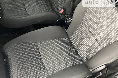 Хетчбек Toyota Yaris 2012 в 