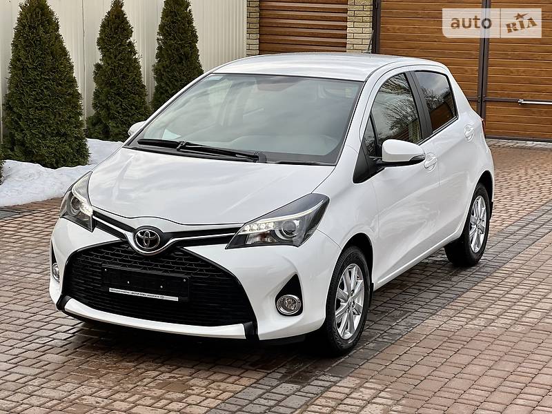 Хэтчбек Toyota Yaris 2015 в Кропивницком