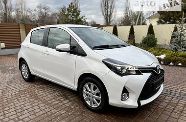 Хэтчбек Toyota Yaris 2015 в Кропивницком