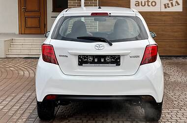 Хэтчбек Toyota Yaris 2015 в Кропивницком