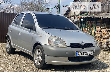 Седан Toyota Yaris 2000 в Тячеве