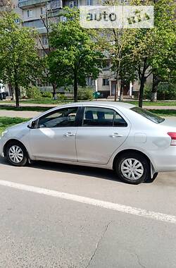 Седан Toyota Yaris 2007 в Києві