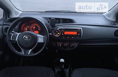 Хетчбек Toyota Yaris 2012 в 